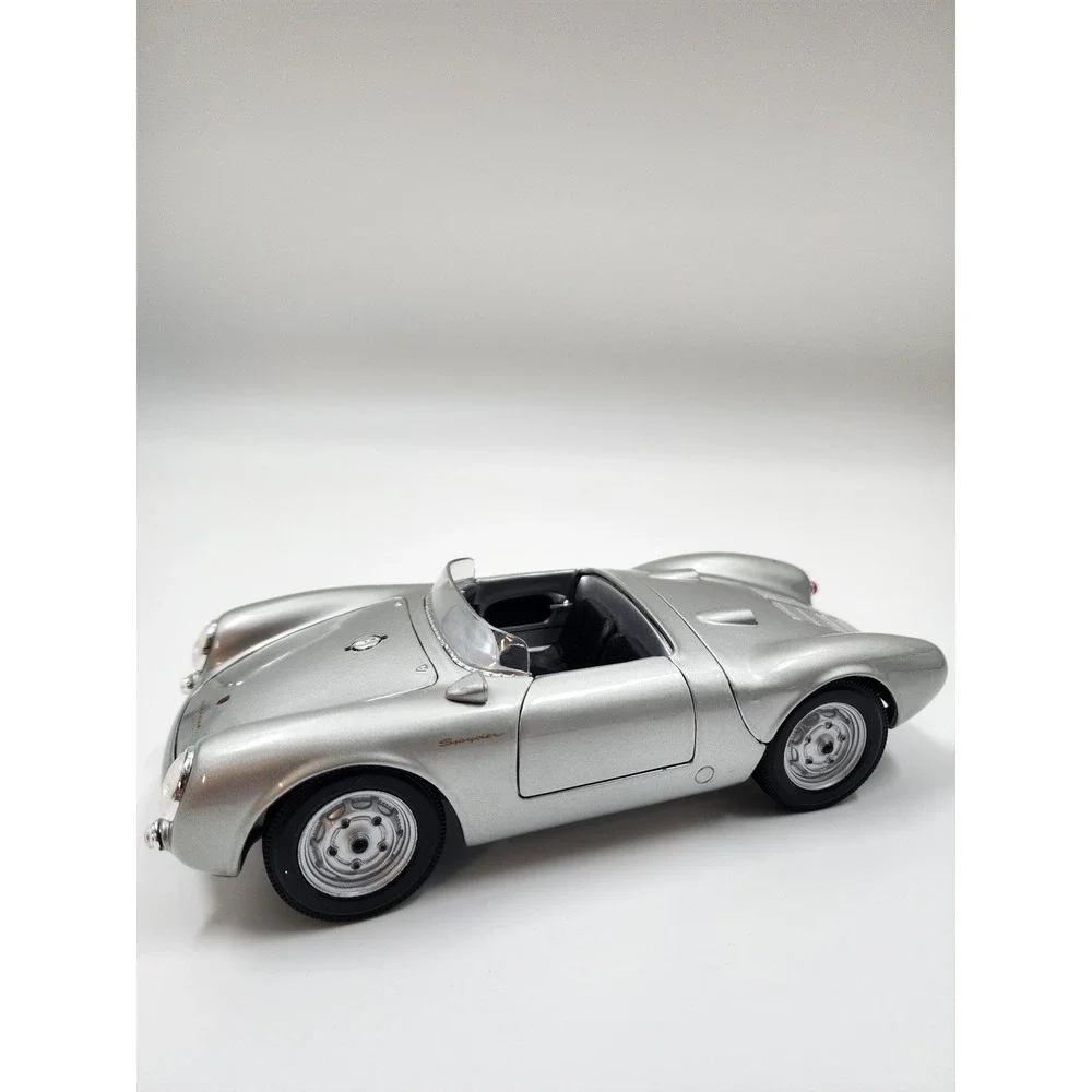 Maisto Porsche 550 A Spyder Silver Diecast Model Car 1/18 Scale 12040